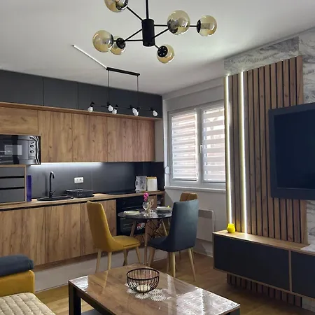 Ljubicica Deluxe 2, Sa Dvoristem I Parkingom アパート *