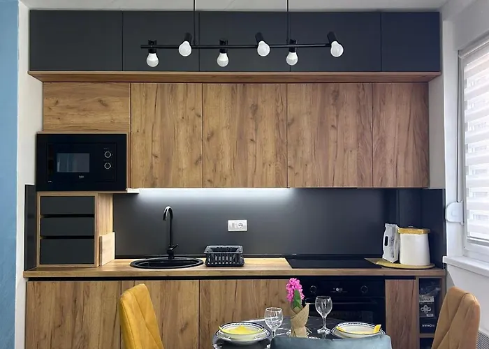 شقة Ljubicica Deluxe 2, Sa Dvoristem I Parkingom Vrnjačka Banja